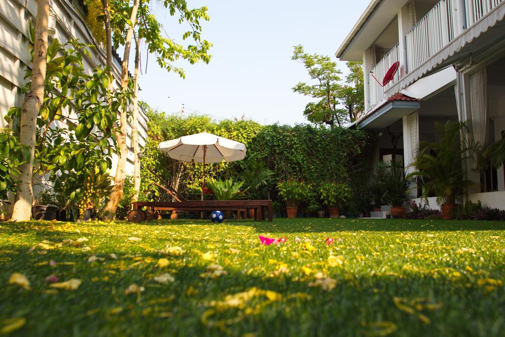 Barefeet Naturist Resort (Adults Only) Bangkok Exteriör bild
