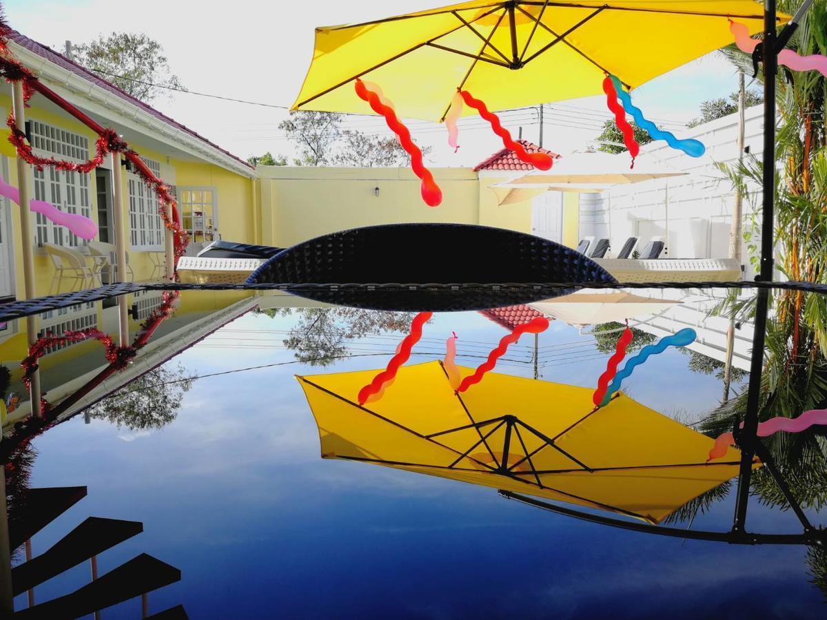 Barefeet Naturist Resort (Adults Only) Bangkok Exteriör bild