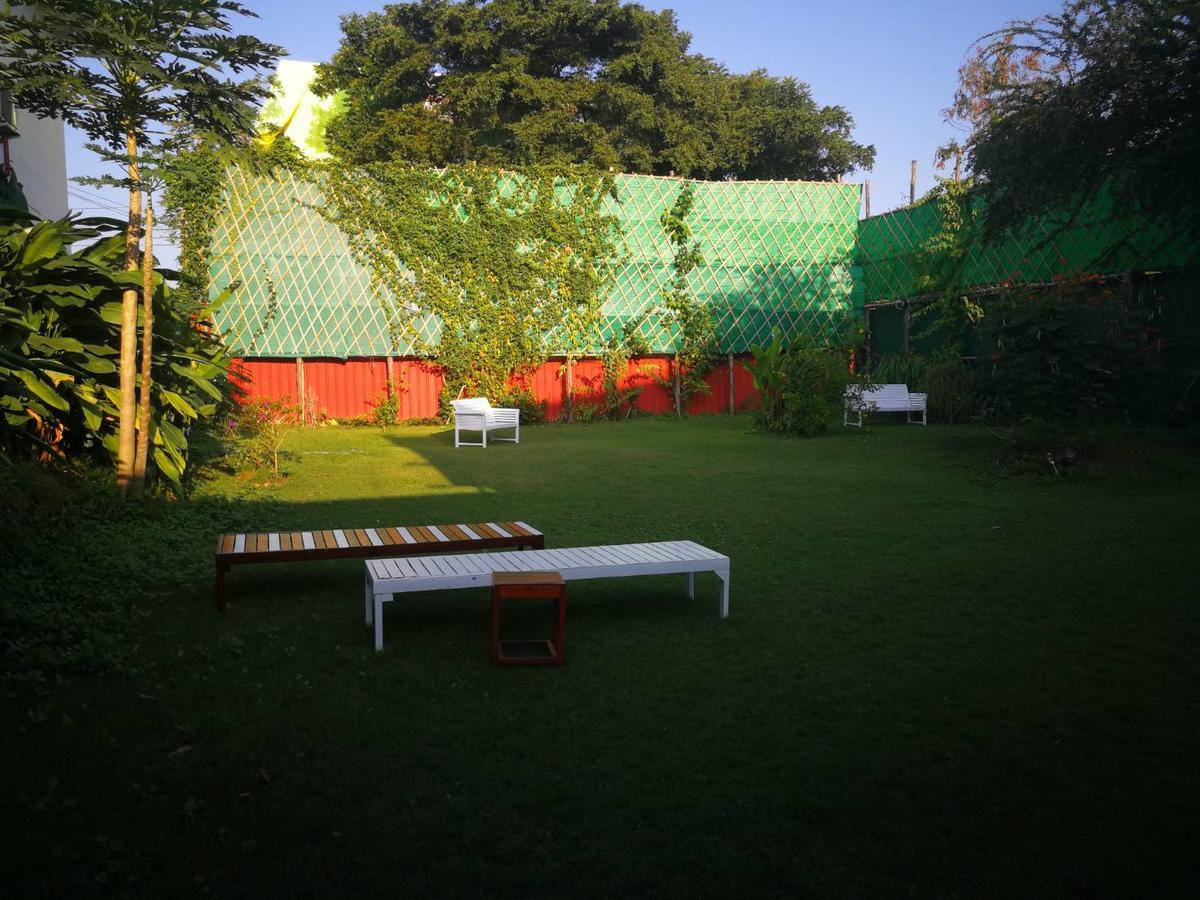 Barefeet Naturist Resort (Adults Only) Bangkok Exteriör bild