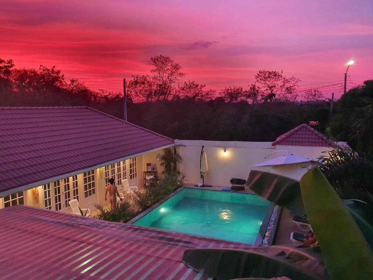 Barefeet Naturist Resort (Adults Only) Bangkok Exteriör bild