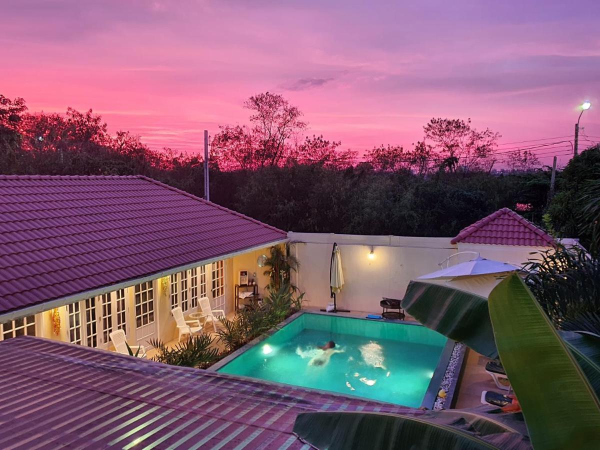 Barefeet Naturist Resort (Adults Only) Bangkok Exteriör bild